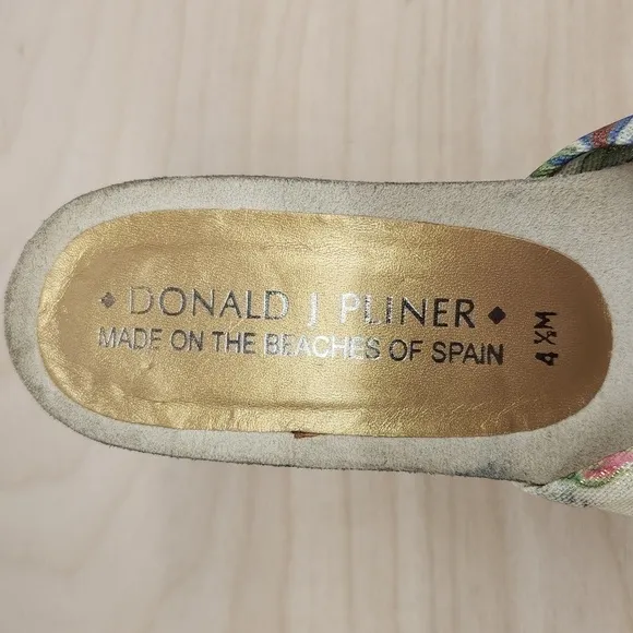 Donald J Pliner Made On The Beaches Of Spain Wedge Slip-On Floral Sandals Sz 4.5