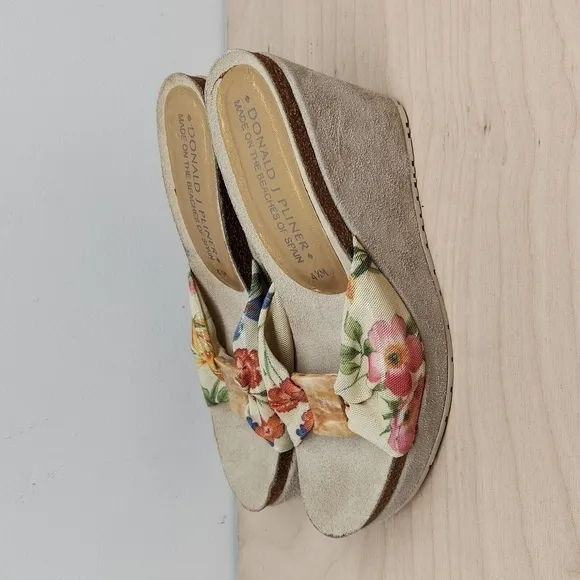 Donald J Pliner Made On The Beaches Of Spain Wedge Slip-On Floral Sandals Sz 4.5