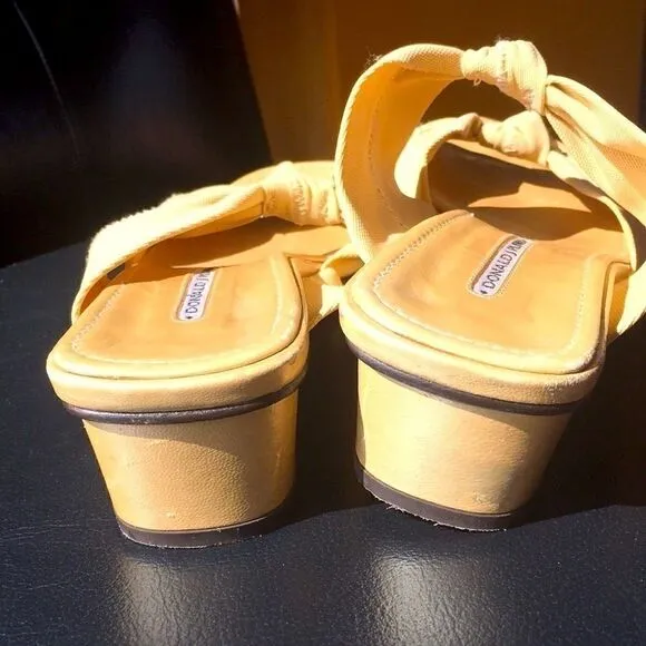 Donald J Pliner sandals 9 butter color with gold heels stretch leather slip on