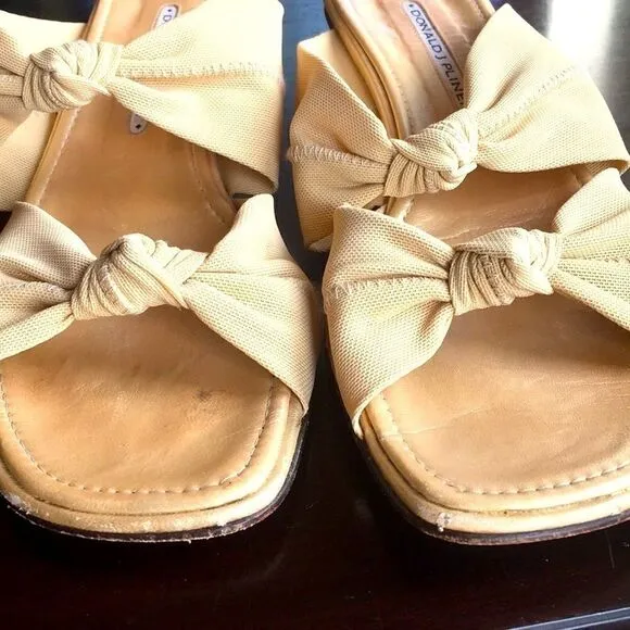 Donald J Pliner sandals 9 butter color with gold heels stretch leather slip on