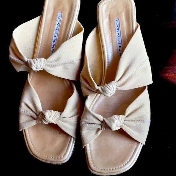 Donald J Pliner sandals 9 butter color with gold heels stretch leather slip on