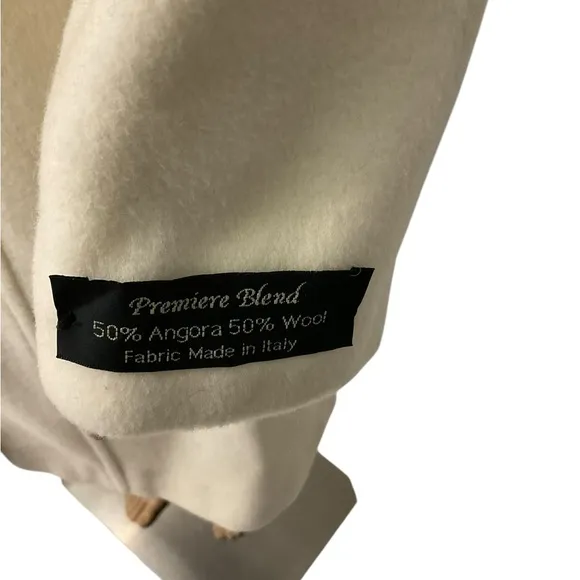 Donatella Women’s Single Breasted Cream Walker Coat. Size 10