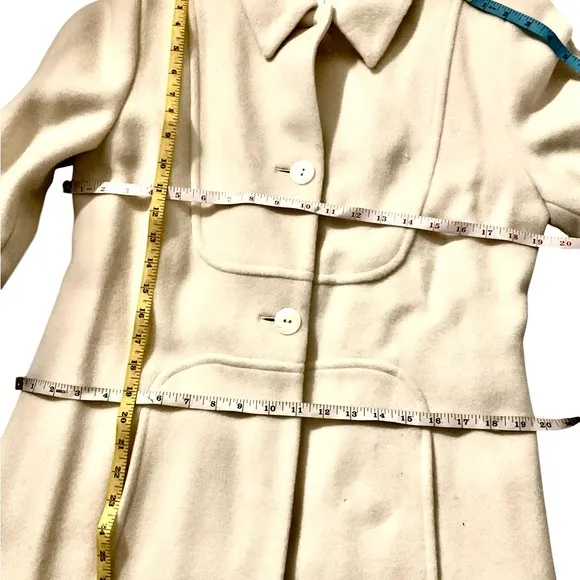 Donatella Women’s Single Breasted Cream Walker Coat. Size 10