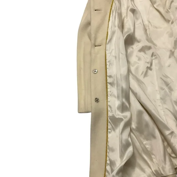 Donatella Women’s Single Breasted Cream Walker Coat. Size 10
