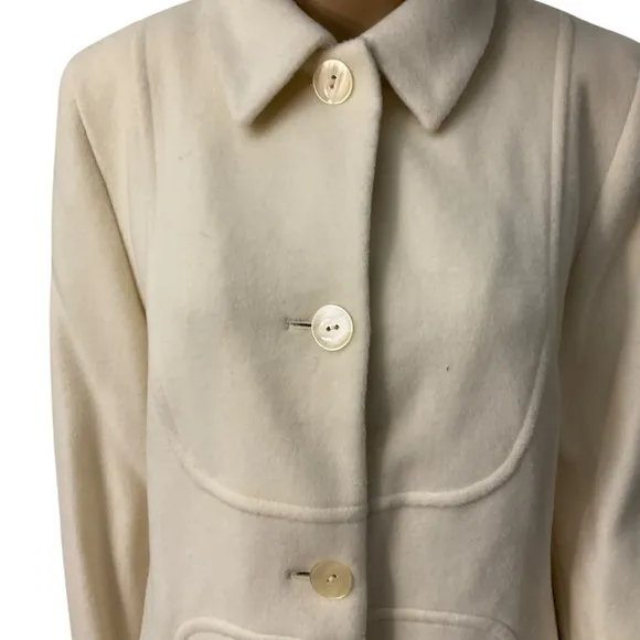 Donatella Women’s Single Breasted Cream Walker Coat. Size 10