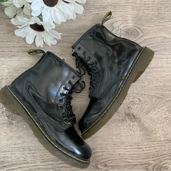 DR MARTENS COMBAT BOOTS