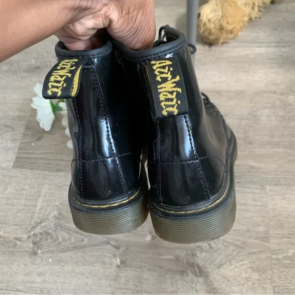 DR MARTENS COMBAT BOOTS