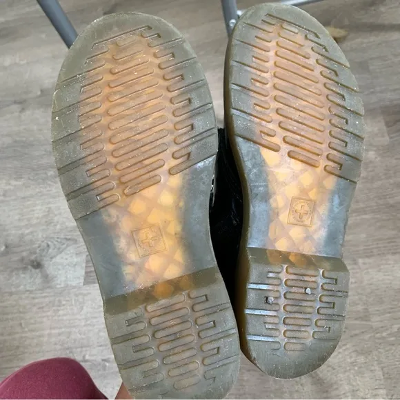 DR MARTENS COMBAT BOOTS