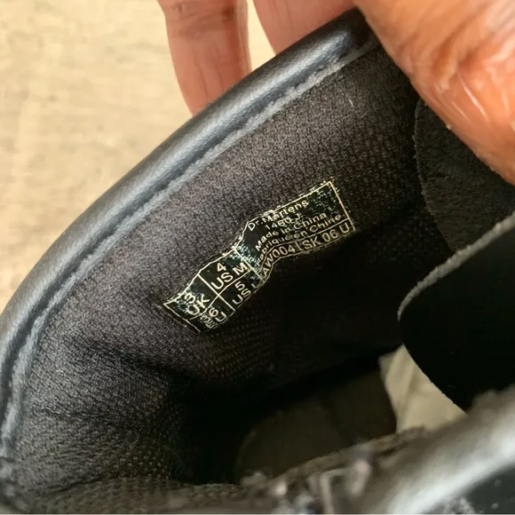 DR MARTENS COMBAT BOOTS
