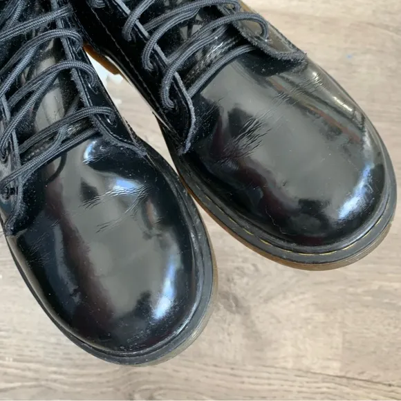 DR MARTENS COMBAT BOOTS