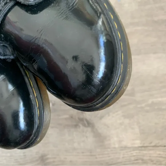 DR MARTENS COMBAT BOOTS