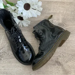 DR MARTENS COMBAT BOOTS