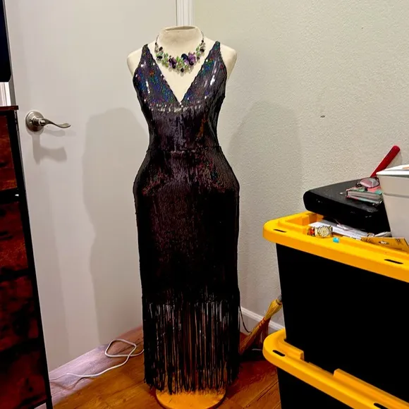 Dress the Population Black V-Neck Sheath Cocktail Dress
