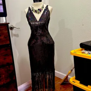 Dress the Population Black V-Neck Sheath Cocktail Dress