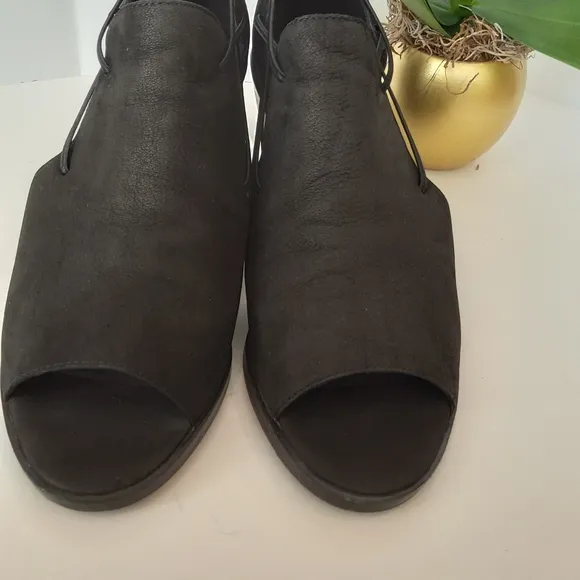 Eileen Fisher black nubuck leather sandals