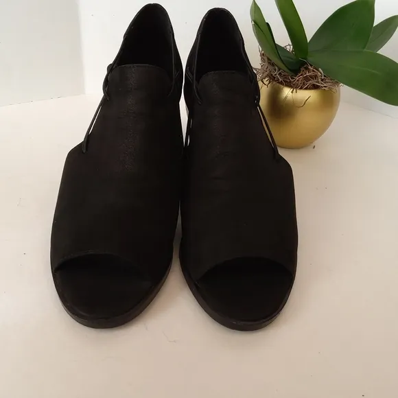 Eileen Fisher black nubuck leather sandals