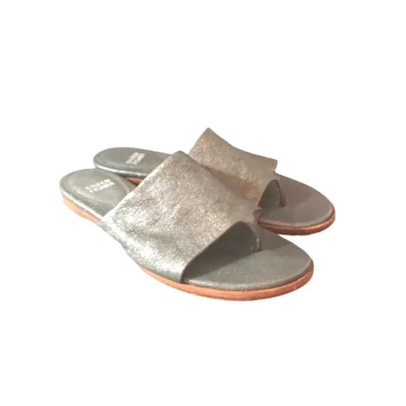 EILEEN FISHER Metallic Silver Leather Sandals Slip On Thongs size 8.5