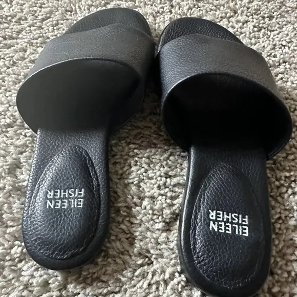 Eileen FisherKore Leather Flat Thong Sandals Black Size 6  Slip On Low Heel