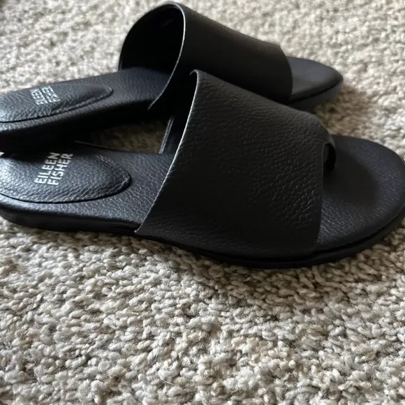 Eileen FisherKore Leather Flat Thong Sandals Black Size 6  Slip On Low Heel