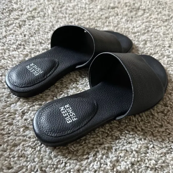 Eileen FisherKore Leather Flat Thong Sandals Black Size 6  Slip On Low Heel