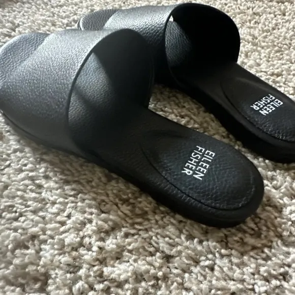 Eileen FisherKore Leather Flat Thong Sandals Black Size 6  Slip On Low Heel