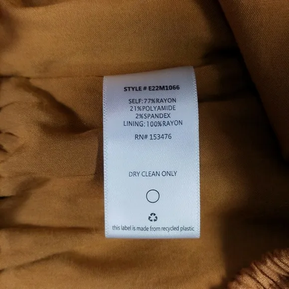 Evereve Shane Burnt Gold Tie Waist Flat Front Pull-On Shorts Womens Medium NWOT