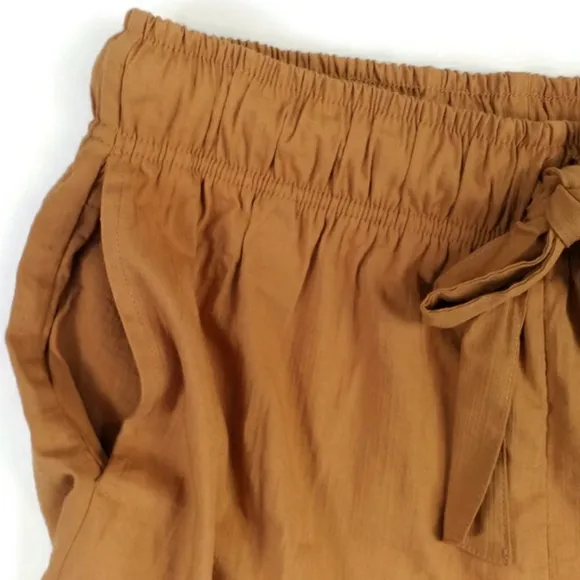 Evereve Shane Burnt Gold Tie Waist Flat Front Pull-On Shorts Womens Medium NWOT