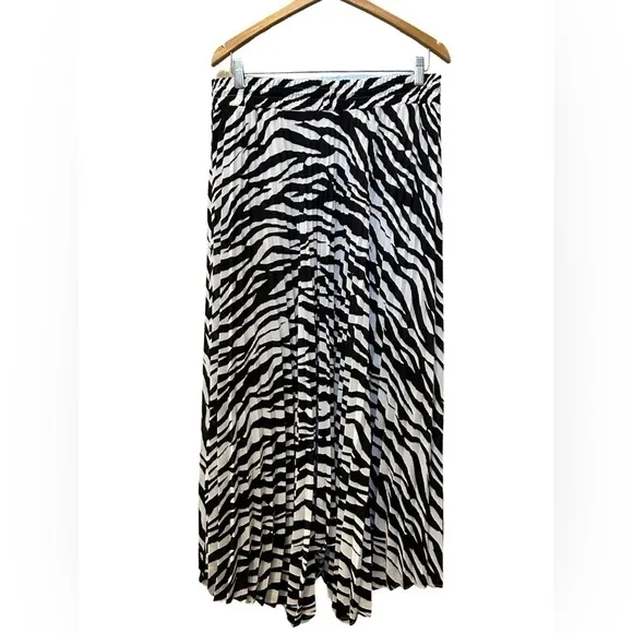 EXPRESS Animal Print Maxi Dress Women’s Size Large.