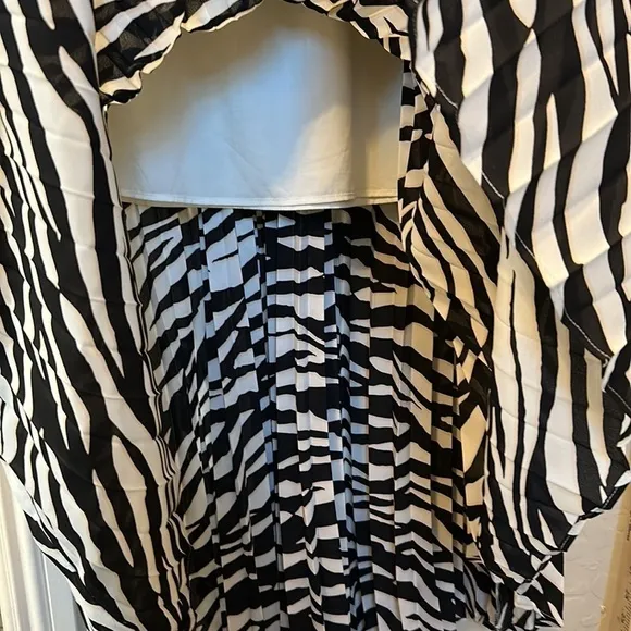 EXPRESS Animal Print Maxi Dress Women’s Size Large.