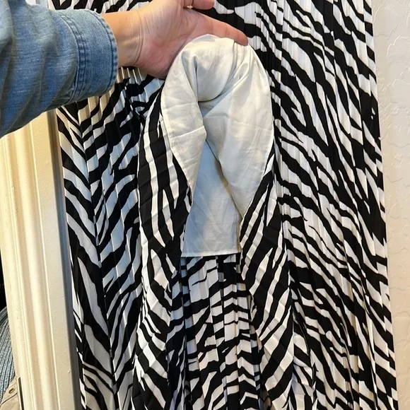 EXPRESS Animal Print Maxi Dress Women’s Size Large.
