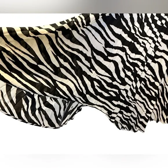 EXPRESS Animal Print Maxi Dress Women’s Size Large.