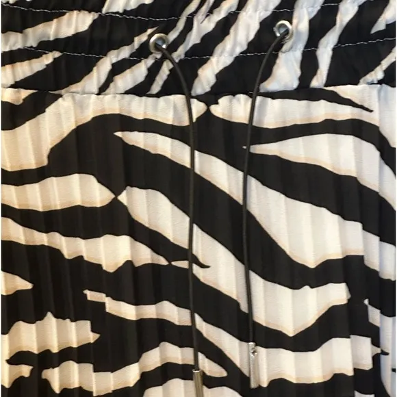 EXPRESS Animal Print Maxi Dress Women’s Size Large.