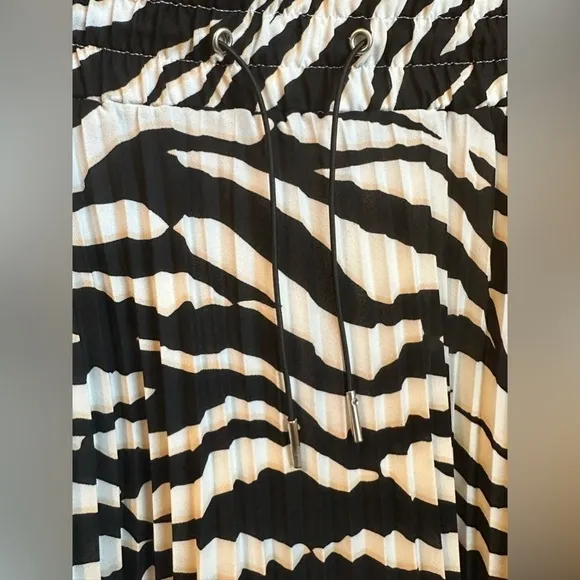 EXPRESS Animal Print Maxi Dress Women’s Size Large.