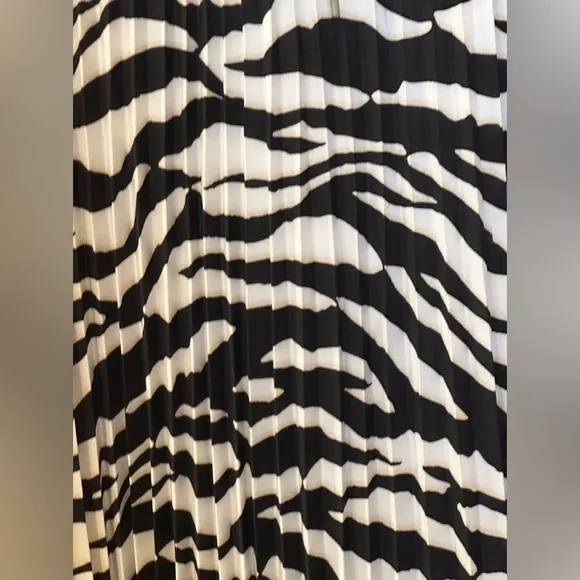 EXPRESS Animal Print Maxi Dress Women’s Size Large.