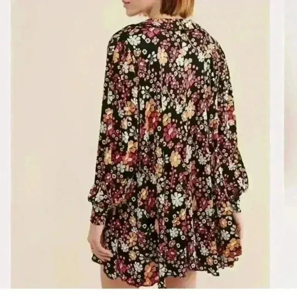 Free People Daisy Jane mini dress in size Medium. 🌼