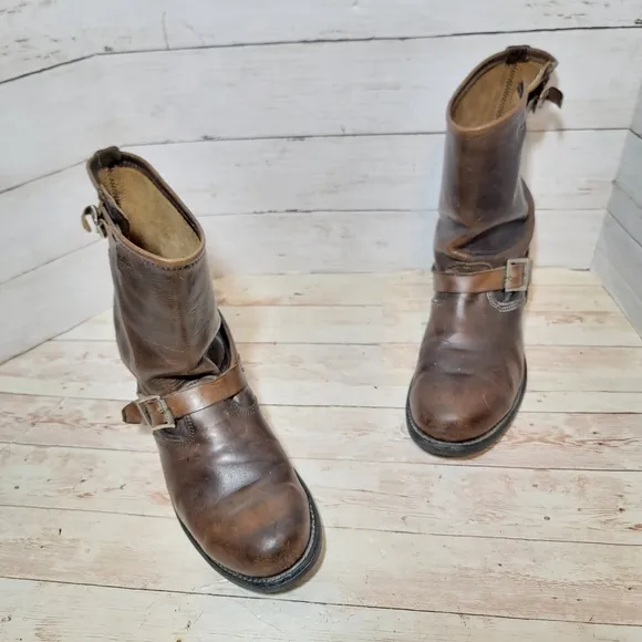 Frye 12r Engineer boots in brown leather