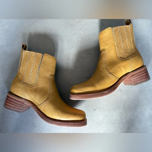 Frye Campus Chelsea Boots