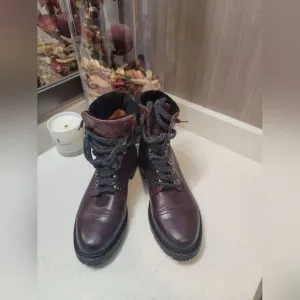 Frye Samantha Hiking Boots Sherling Lining Size 9 B