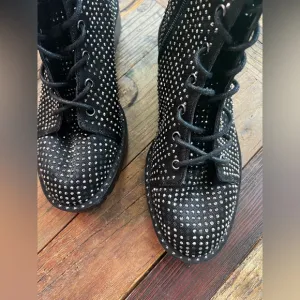 Gianni Bini Rhinestone Boots Woman Size 7.5 (SB1)