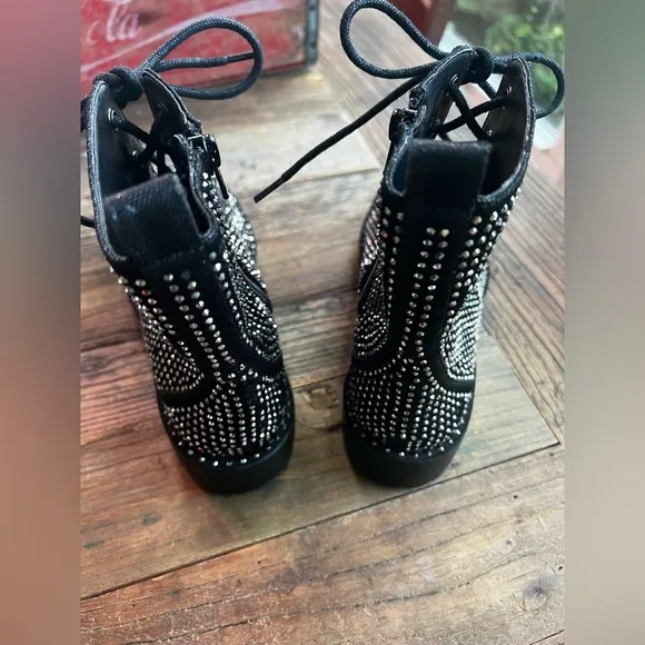 Gianni Bini Rhinestone Boots Woman Size 7.5 (SB1)