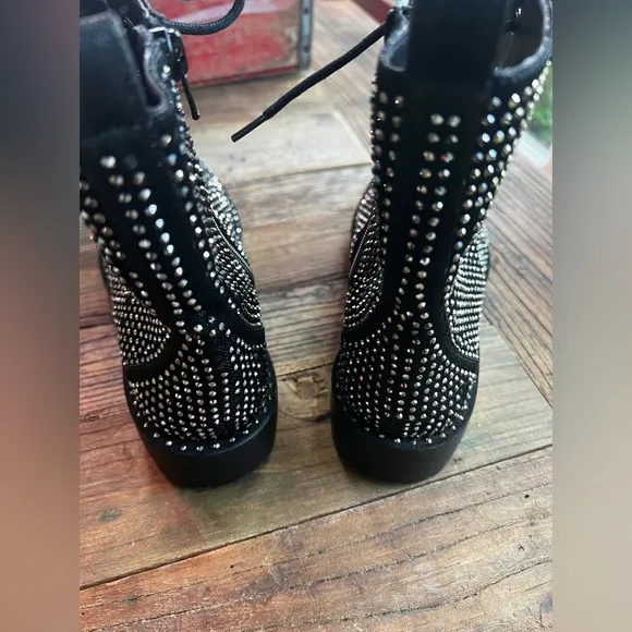Gianni Bini Rhinestone Boots Woman Size 7.5 (SB1)