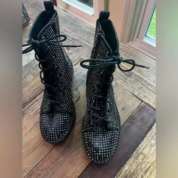 Gianni Bini Rhinestone Boots Woman Size 7.5 (SB1)