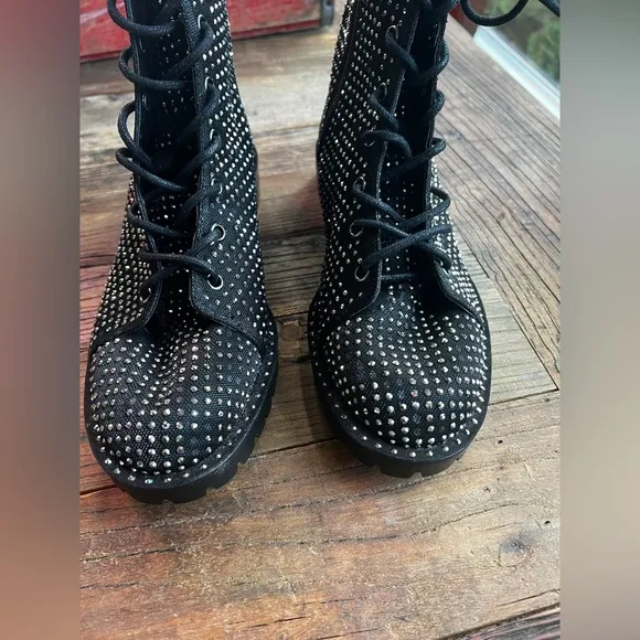 Gianni Bini Rhinestone Boots Woman Size 7.5 (SB1)