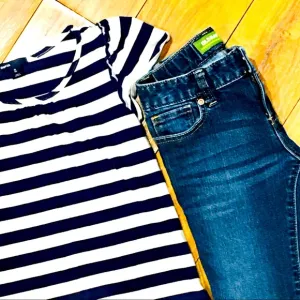 Girl school outfits — skinny denim jeans and Gap striped tee shirt top -…