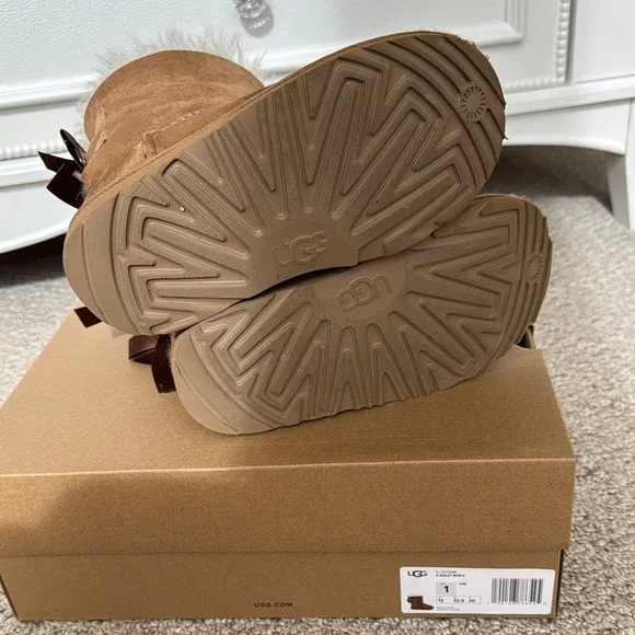 Girls K Bailey Bow II Ugg Boots