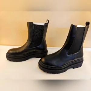 GOOD AMERICAN Women's Black Boots, size 8, NWT