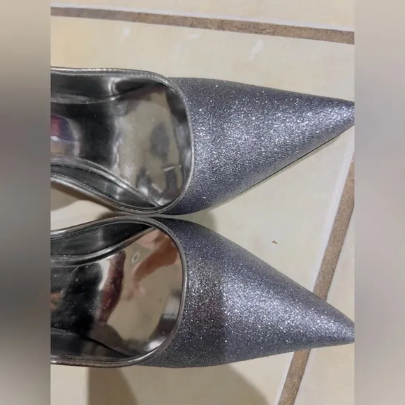 GUESS SHOES SIZE 6.5 SHIMMER SOFT PURPLE COLOR LIKE NEW CONDITION