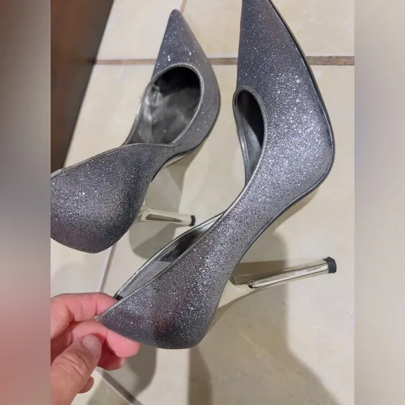 GUESS SHOES SIZE 6.5 SHIMMER SOFT PURPLE COLOR LIKE NEW CONDITION