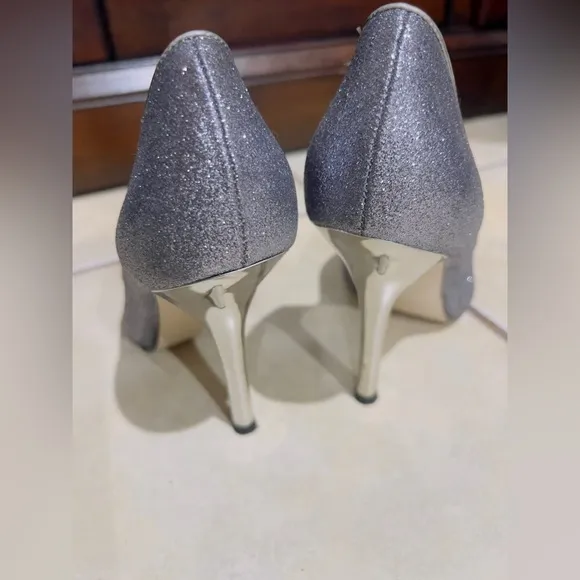 GUESS SHOES SIZE 6.5 SHIMMER SOFT PURPLE COLOR LIKE NEW CONDITION