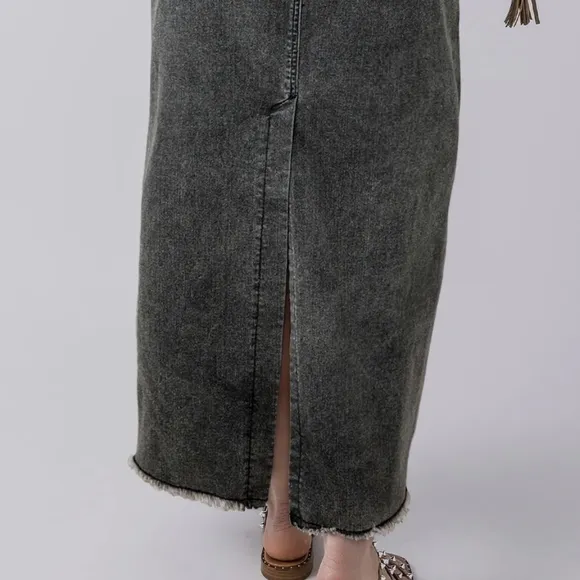 High-Rise Midi Retro 90s Acid Wash Black Denim Back Slit Frayed Hem Jean Skirt